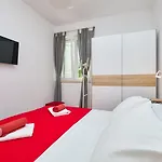 Aqua Dream - Private Jacuzzi, Wood Bbq , Terrace , Ground Floor דירה