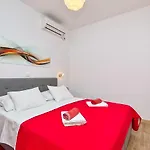 Aqua Dream - Private Jacuzzi, Wood Bbq , Terrace , Ground Floor Mokošica