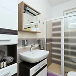 Aqua Dream - Private Jacuzzi, Wood Bbq , Terrace , Ground Floor