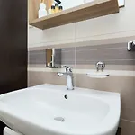 Aqua Dream - Private Jacuzzi, Wood Bbq , Terrace , Ground Floor דירה
