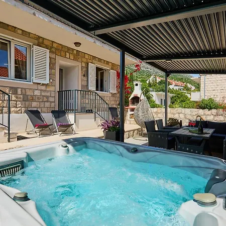 Aqua Dream - Private Jacuzzi, Wood Bbq , Terrace , Ground Floor 公寓