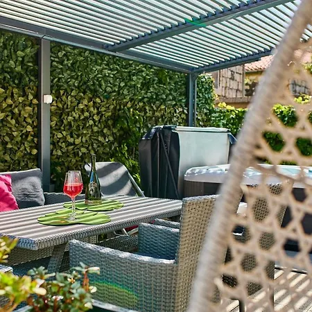 Aqua Dream - Private Jacuzzi, Wood Bbq , Terrace , Ground Floor Apartament