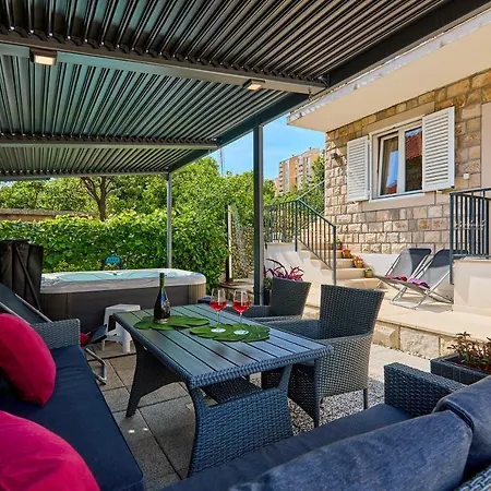 公寓 Aqua Dream - Private Jacuzzi, Wood Bbq , Terrace , Ground Floor