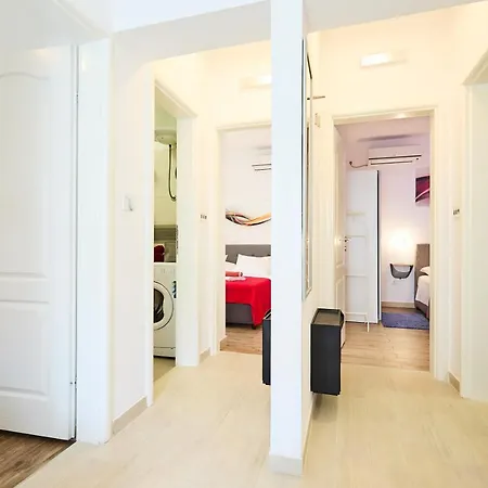Aqua Dream - Private Jacuzzi, Terrace , Ground Floor Apartment Mokosica