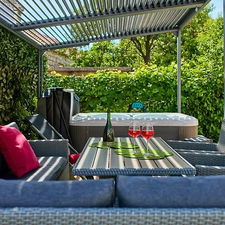 Aqua Dream - Private Jacuzzi, Wood Bbq , Terrace , Ground Floor 公寓 *