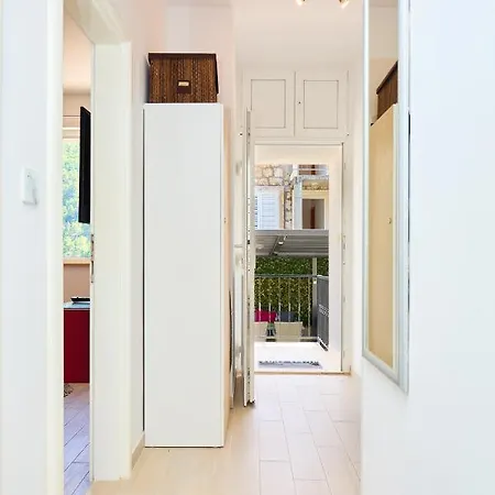 Aqua Dream - Private Jacuzzi, Terrace , Ground Floor
