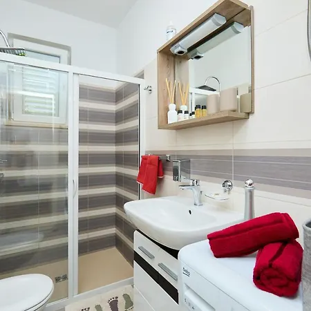 公寓 Aqua Dream - Private Jacuzzi, Wood Bbq , Terrace , Ground Floor