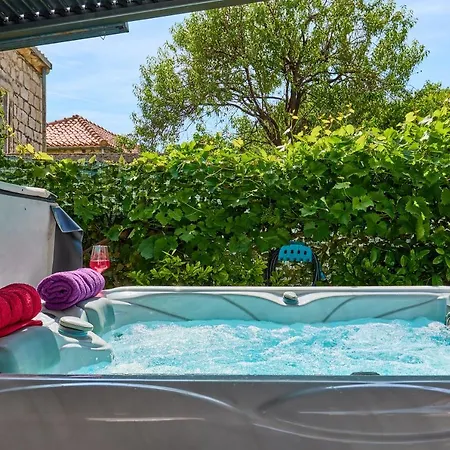 Aqua Dream - Private Jacuzzi, Terrace , Ground Floor Apartment Mokosica