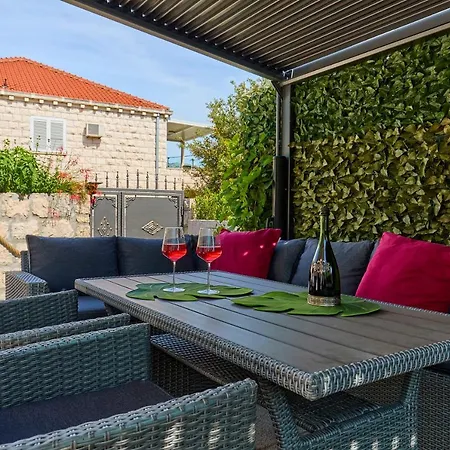 Aqua Dream - Private Jacuzzi, Terrace , Ground Floor *