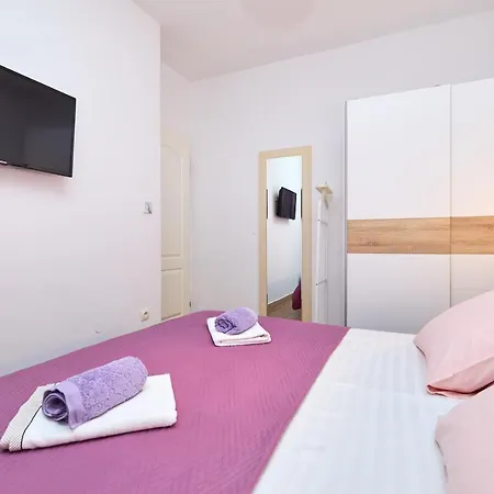 公寓 Aqua Dream - Private Jacuzzi, Wood Bbq , Terrace , Ground Floor *