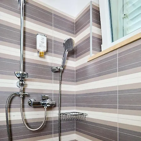 Aqua Dream - Private Jacuzzi, Terrace , Ground Floor Mokosica