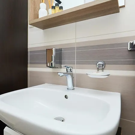 Aqua Dream - Private Jacuzzi, Terrace , Ground Floor Apartment