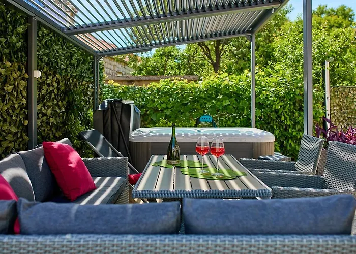 Aqua Dream - Private Jacuzzi, Wood Bbq , Terrace , Ground Floor Apartament *