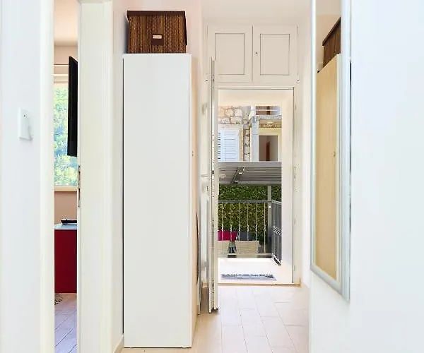 Aqua Dream - Private Jacuzzi, Wood Bbq , Terrace , Ground Floor