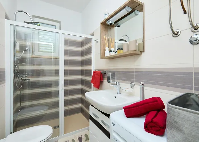 Apartament Aqua Dream - Private Jacuzzi, Wood Bbq , Terrace , Ground Floor