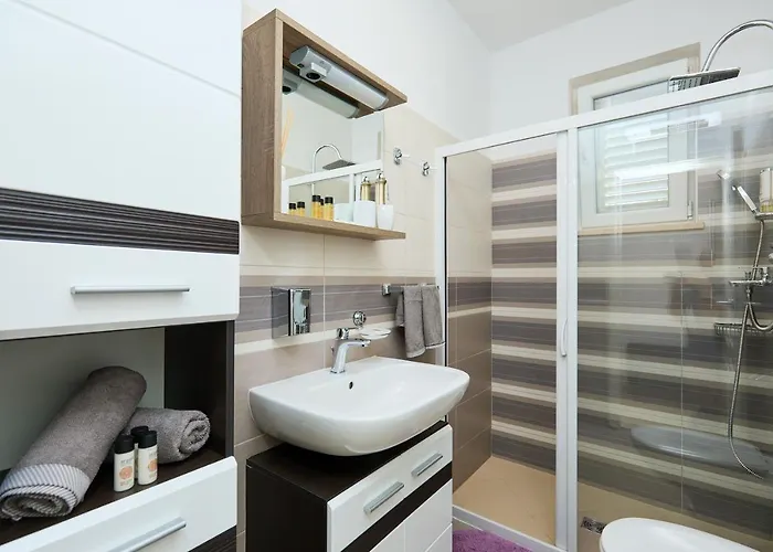 Aqua Dream - Private Jacuzzi, Wood Bbq , Terrace , Ground Floor