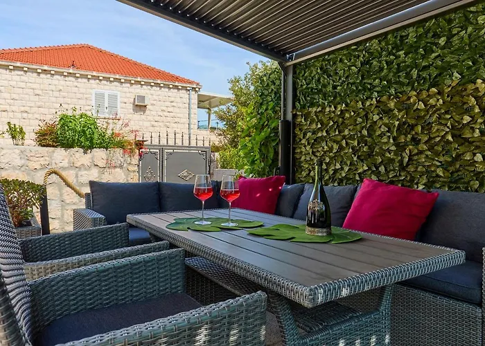 Aqua Dream - Private Jacuzzi, Wood Bbq , Terrace , Ground Floor *