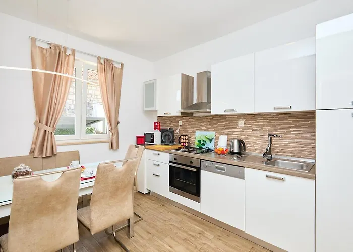 Aqua Dream - Private Jacuzzi, Wood Bbq , Terrace , Ground Floor